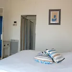 Rural With Shared Pool And Tennis Court تيول سور مير