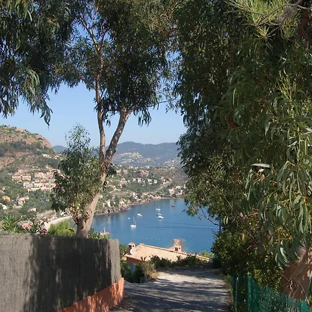 Rural With Shared Pool And Tennis Court بيت للعطل *