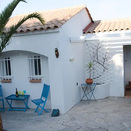 Rural With Shared Pool And Tennis Court تيول سور مير